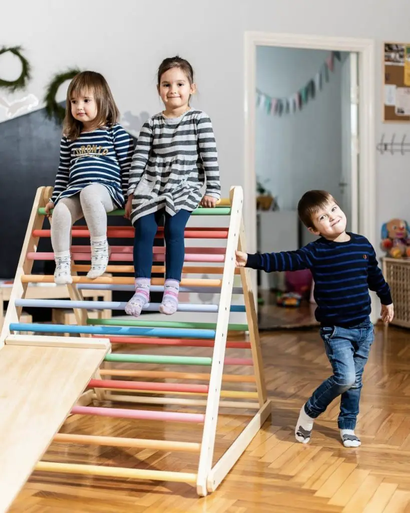 Homefordreams rainbow color best indoor wooden climbing toy for toddlers.